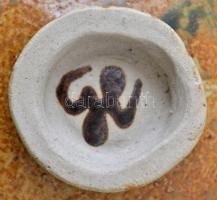 Gorka Lívia (1925-2011): Mázas kerámia tálka, apró kopásokkal, d: 13 cm