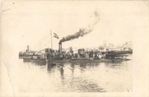 Az Osztrák-Magyar Haditengerészet Körös-osztályú monitorja; Dunaflottilla / K.u.K. Kriegsmarine Donauflottille / WWI Austro-Hungarian Navy Danube Fleet Körös-class river guard ship, naval flag. photo (EB)