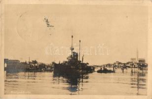 Osztrák-magyar hadihajó Rovinj kikötőjében / WWI Austro-Hungarian Navy K.u.K. Kriegsmarine battleship in the port of Rovigno
