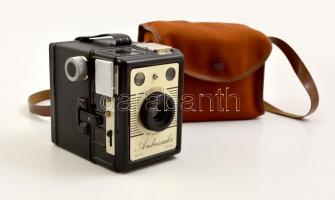 Coronet Ambasador angol 6x9 cm-es box fényképezőgép, eredeti tokjában, működőképes, szép állapotban / Vintage British box camera, with original case, in good, working condition