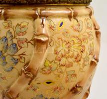 Ditmar Brunner A.G. virág mintás petróleum lámpa, festett fajansz, réz szerelékkel, sérült burával (...