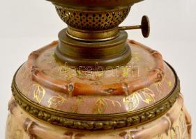 Ditmar Brunner A.G. virág mintás petróleum lámpa, festett fajansz, réz szerelékkel, sérült burával (...