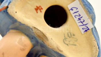 Goebel/ Hummel gitározó kislány, kézzel festett kerámia, jelzett, hibátlan, m: 10 cm