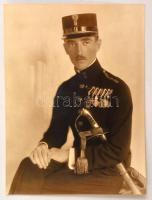 cca 1910-1915 Osztrák-magyar főhadnagy műtermi fotója, kitüntetésekkel, 22,5x17 cm / Austro-Hungarian first lieutenant, K. u. K. military, photo, 22,5x17 cm