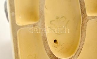 Hummel kisfiú távcsővel, kézzel festett kerámia, jelzett, hibátlan, m: 11 cm