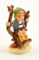 Goebel/Hummel kisfiú az almafán, kézzel festett kerámia, jelzett, hibátlan, m: 10,5 cm