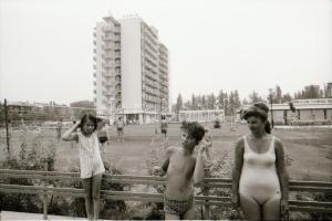 cca 1973 Balatoni felvételek, 320 db vintage negatív, a tároló tasakok feliratozva, 24x36 mm