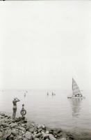 cca 1973 Balatoni felvételek, 320 db vintage negatív, a tároló tasakok feliratozva, 24x36 mm