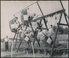 Körhinták és hajóhinták, 4 db vintage fotó és/vagy mai nagyítás, különféle időpontokban és különféle...