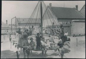 Körhinták és hajóhinták, 4 db vintage fotó és/vagy mai nagyítás, különféle időpontokban és különféle...