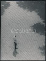 cca 1930 Budapest, Győri út, forgalomirányító rendőr, vintage negatív + az erről készült mai nagyítá...