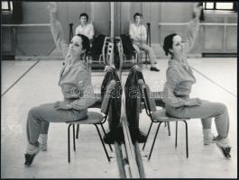 Balettművészek, cca 1950 és cca 1980 között készült 5 db vintage fotó, kettő jelzett, kettő feliratozott, 24x18 cm és 18x13 cm között