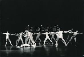 Balettművészek, cca 1950 és cca 1980 között készült 5 db vintage fotó, kettő jelzett, kettő felirato...