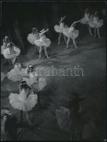 Balettművészek, cca 1950 és cca 1980 között készült 5 db vintage fotó, kettő jelzett, kettő felirato...