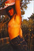 cca 1980-1990 19 db szolidan erotikus, hölgyeket ábrázoló diapozitív, 35x24mm