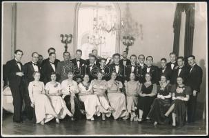 cca 1935 Báli ruhák divatja, 3 db vintage fotó, az egyiken felsorolva, kik szerepelnek a képen, 17x2...