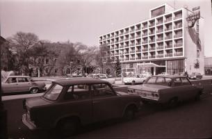 cca 1970-es és 1980-as évekből Kecskemét város fejlődése, építészeti öröksége, 95 db szabadon felhas...