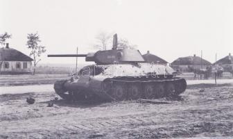 cca 1942 Thöresz Dezső (1902-1963) békéscsabai gyógyszerész és fotóművész szolgálatot teljesített eg...