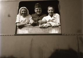 cca 1942 Thöresz Dezső (1902-1963) békéscsabai gyógyszerész és fotóművész szolgálatot teljesített eg...