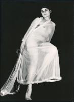 cca 1973 Alkalmi ismeretségek a presszókból, szolidan erotikus felvételek, 5 db vintage fotó, 24x18 ...