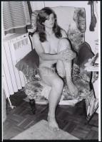 cca 1985 Kellemes órák hozadéka, szolidan erotikus felvételek, 7 db vintage negatív + 10 db vintage ...