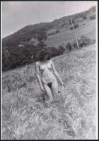 cca 1982 Talán igen, talán nem, szolidan erotikus felvételek, 9 db vintage negatív + 9 db vintage fo...