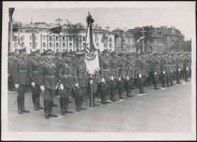 cca 1947 Budapest Katonai díszszemle május 1-én a Hősök terén, 13x18 cm