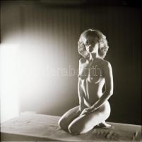 cca 1978 Retro életérzés, szolidan erotikus felvételek, 7 db vintage negatív + 8 db vintage fotó és/...