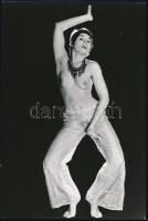 cca 1988 Szolidan erotikus felvételek, 8 db vintage negatív + 9 db vintage fotó és/vagy mai nagyítás...