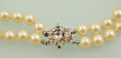 Kétsoros gyöngysor, strasszos kapcsolóval, h: 54 cm
