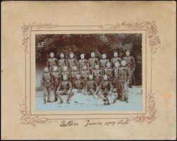 1909 Osztrák-magyar katonák csoportképe, köztük tábori zenészek és szakács, kartonra kasírozva, 11x15 m / WWI Austro-Hungarian soldiers group photo, 11x15 cm