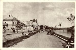 15 db főleg RÉGI képeslap, magyar és külföldi városok és motívumlapok / 15 mostly pre-1945 postcards...