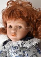 Festett porcelán fejű baba, jelzés nélkül, jó állapotban, m: 40 cm
