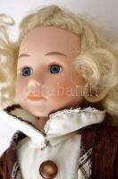 Festett porcelán fejű baba, jelzés nélkül, jó állapotban, m: 38 cm