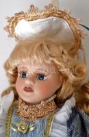 Festett porcelán fejű baba, jelzés nélkül, jó állapotban, m: 44 cm