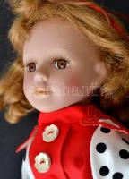 Festett porcelán fejű baba, jelzés nélkül, jó állapotban, m: 39 cm