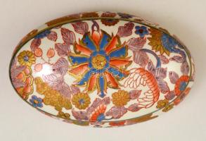 Jelzett kézzel festett kínai doboz, kopott aranyozással, 17,5×9 cm