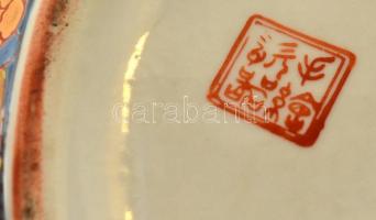 Jelzett kézzel festett kínai doboz, kopott aranyozással, 17,5×9 cm