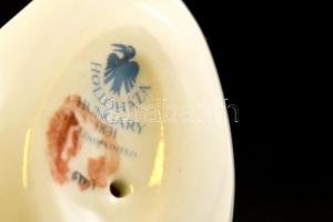 Hollóházi hattyú, kézzel festett, jelzett, apró kopásokkal, m: 8 cm