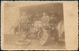 cca 1910 Autószerelő műhely fotója 9x14 cm
