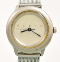 Guess karóra, fém szíjjal, kopásnyomokkal, működik, d: 2,5 cm