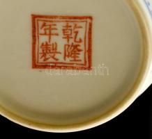 Kínai porcelán váza, kézzel festett, jelzett, kis kopásokkal, m: 15 cm