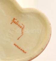 Katona Illi Hungária jelzésű, kézzel festett szív alaku ékszeres dobozka 6 cm