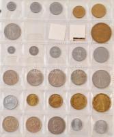 170db-os vegyes külföldi fémpénz tétel albumban, közte Peru, Uruguay Venezuela T:1-2
170pcs of vari...
