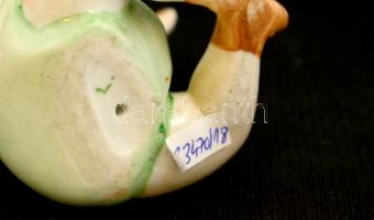 Üldögélő kisfiú, kézzel festett, jelzett, hibátlan, m:8 cm