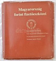 Magyarország forint fizetőeszközei. MNB kiadás az 1990-es évekből, bankjegyek és emlékpénzek, mappáb...