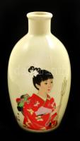 Kisméretű japán váza, kézzel festett, jelzett, apró kopásokkal, m: 12,5 cm