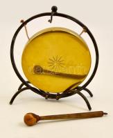 Réz gong fém kerettel, fa ütővel, m: 20 cm