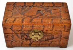 Díszesen faragott fa doboz, 20,5×11×11 cm
