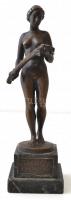 Női akt gabonával, bronz szobor, jelzett (HV), alabástrom talapzaton, m: 28,5 cm
